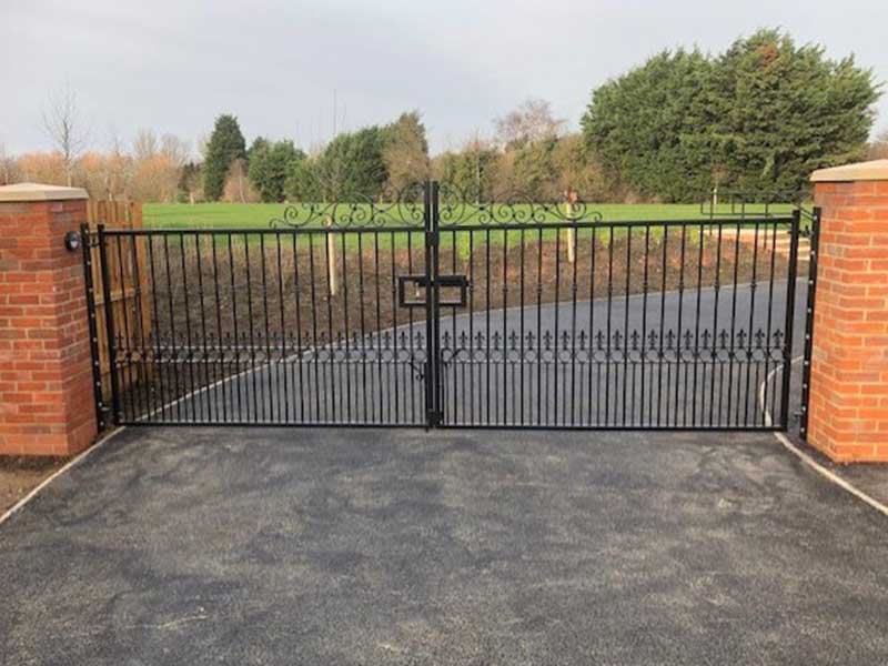 gilks fencing gates electic automatic beds herts 2 800x600px