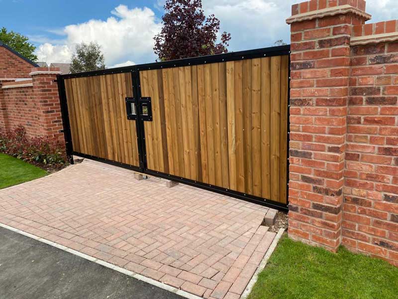gilks fencing gates electic automatic beds herts 3 800x600px